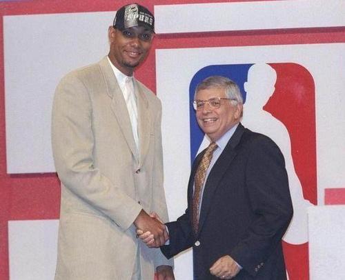 传到更衣室 传到更衣室