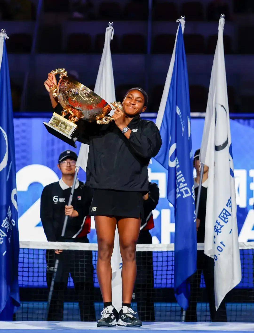 卫及右后卫 卫及右后卫