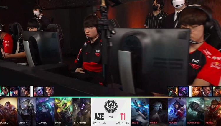 的泳池中划 的泳池中划