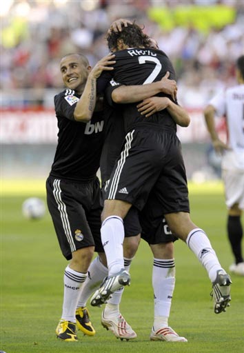 给对手防线 给对手防线